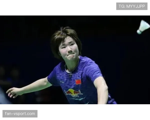 何冰娇训练完随手啃个苹果，这自律我真学不来